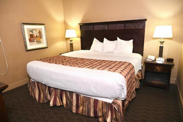 Fortune Inn & Suites image 21