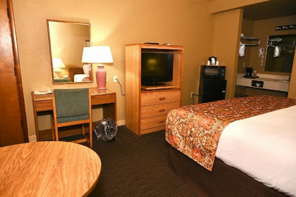 Fortune Inn & Suites image 27