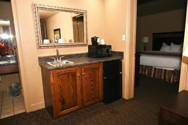 Fortune Inn & Suites image 41